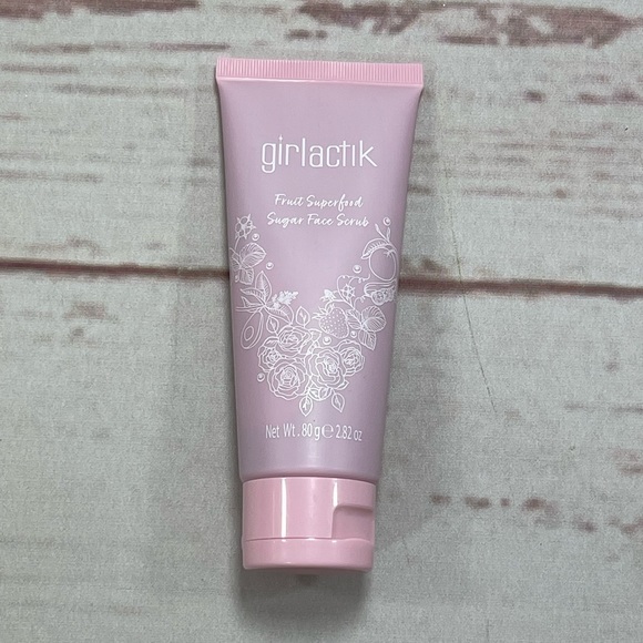 GIRLACTIK Fruit Superfood Scrub - Picture 5 of 6